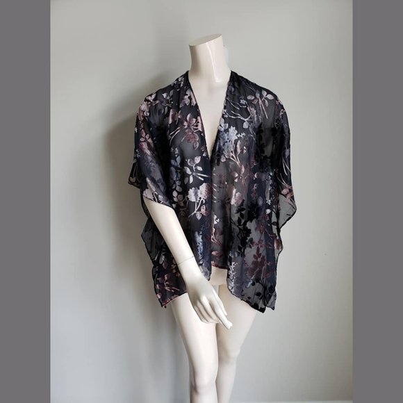 Loft Short Kimono - Picture 4 of 10